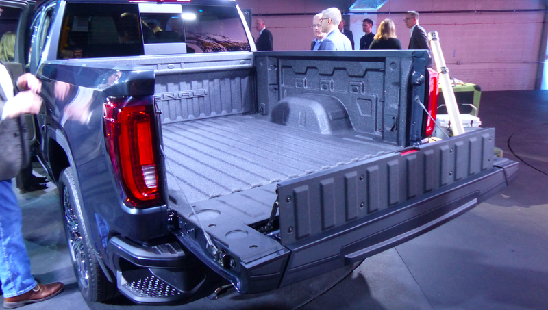 Illustration for article titled Here's Exactly How The 2019 GMC Sierra's Six-Way Tailgate Works